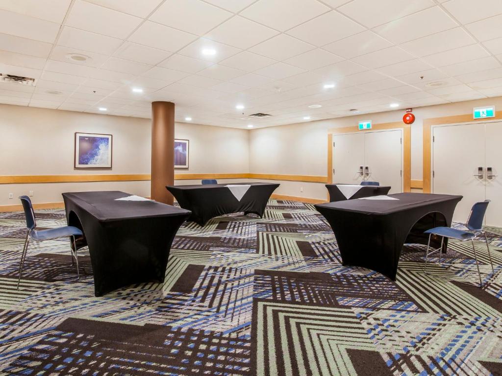 Posezení v ubytování Holiday Inn Express & Suites Langley by IHG