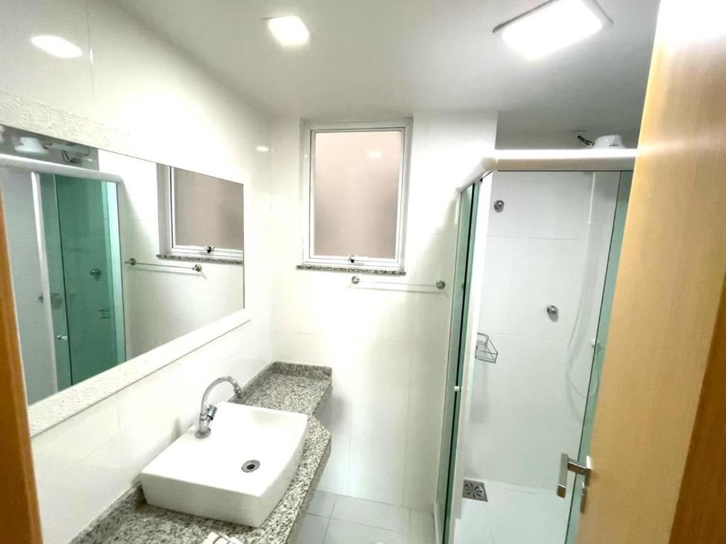Ett badrum på Luz do Sol Prainha - 3 Quartos