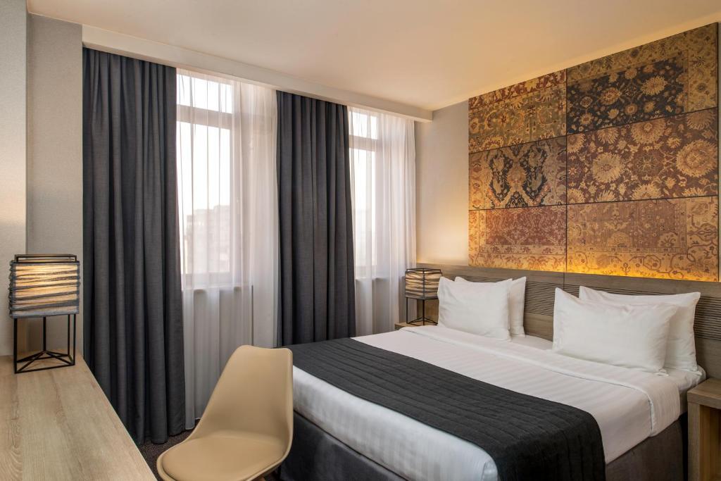 Postel nebo postele na pokoji v ubytování Republica Hotel Yerevan