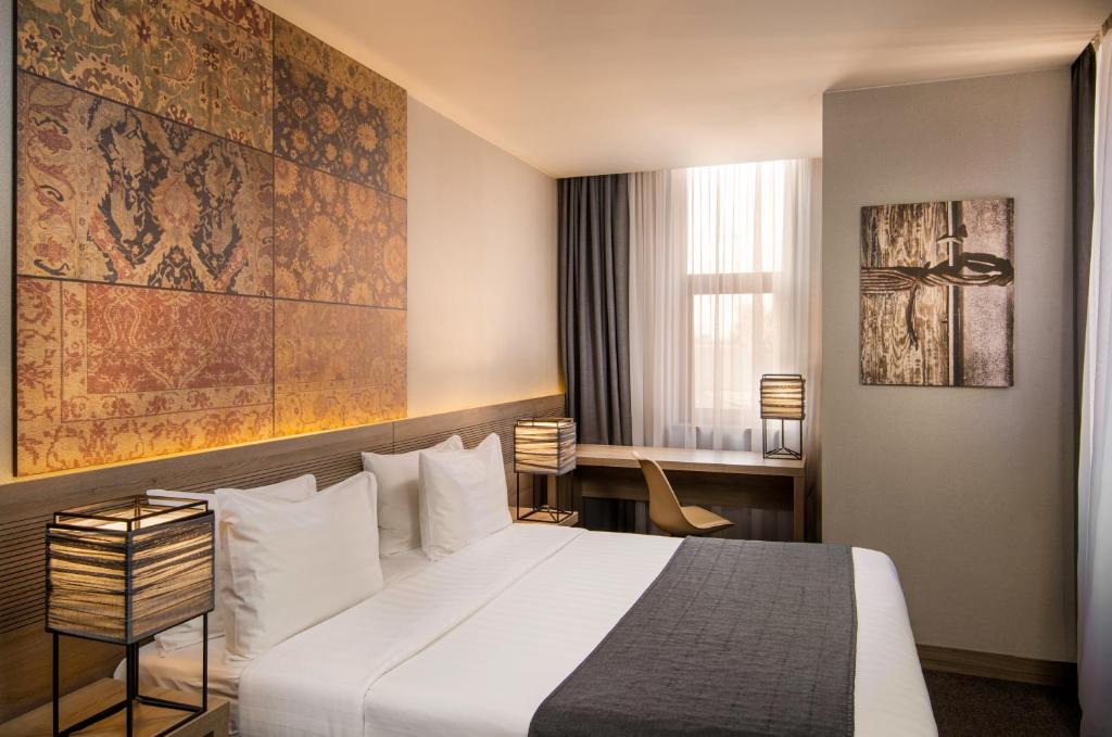 Postel nebo postele na pokoji v ubytování Republica Hotel Yerevan