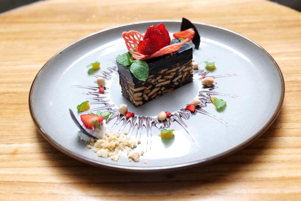 Makanan di atau berdekatan hotel