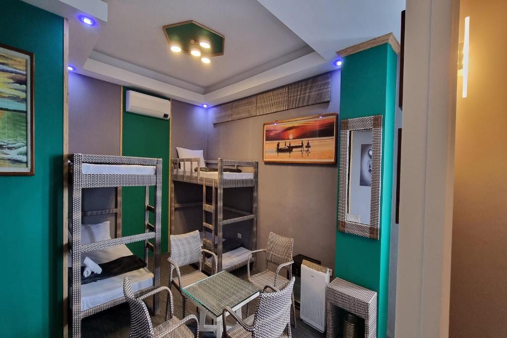 Cucina o angolo cottura di Attic Capsule Hotel