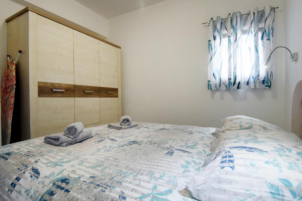 Łóżko lub łóżka w pokoju w obiekcie Apartman Paštura