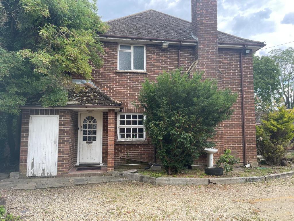 Montpelier House, Dunstable (updated prices 2024)