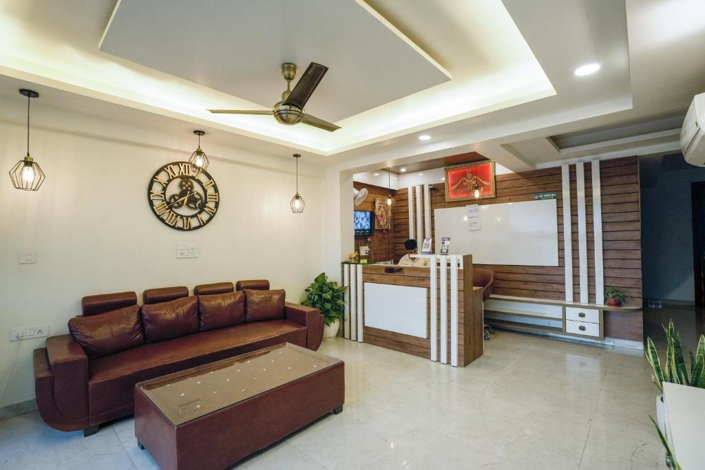 Posezení v ubytování Hotel Maharaja Palace Boutique Hotels Near Medanta Medicity Gurgaon