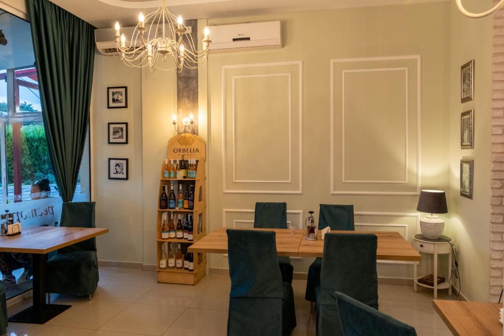 A seating area at Art Hotel Simona