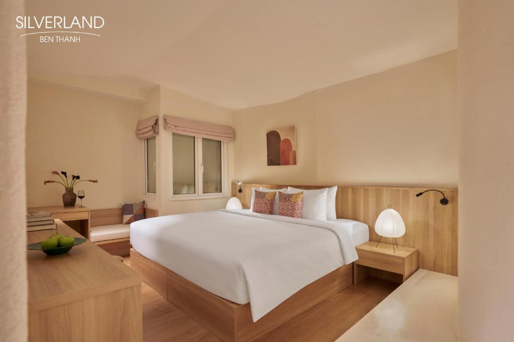 Postel nebo postele na pokoji v ubytování Silverland Bến Thành