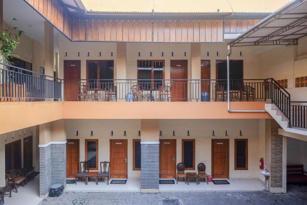 Balkón nebo terasa v ubytování Urbanview Syariah Wisma Wongso Borobudur