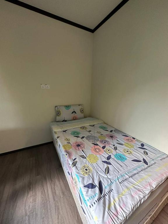 Postel nebo postele na pokoji v ubytování GEORGE ADVENTURE BASE BUNDU TUHAN