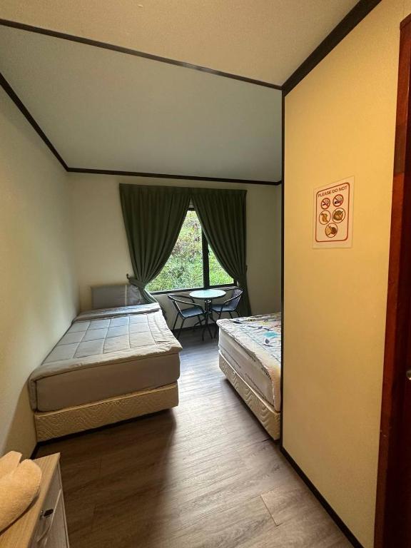 Postel nebo postele na pokoji v ubytování GEORGE ADVENTURE BASE BUNDU TUHAN