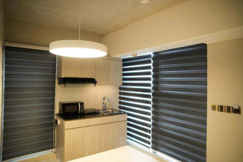 Lakeshore Heights - Executive Suite