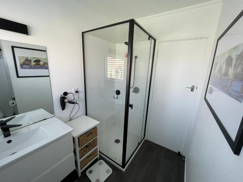 Sunny 2bdrm home close to Hospital & Gardens - Resim 3