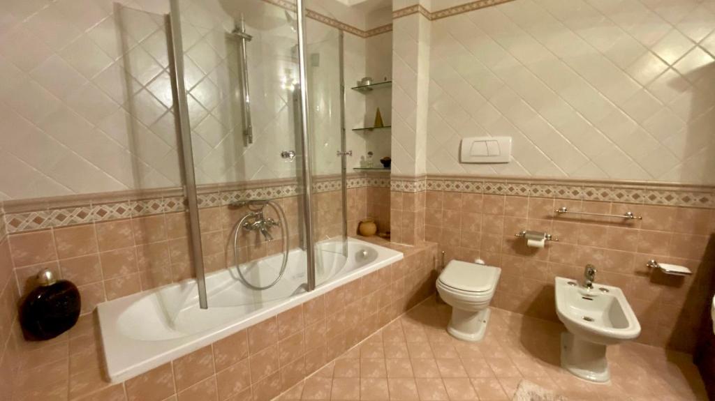 A bathroom at Dimora Corte Lubelli