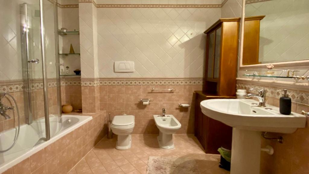 A bathroom at Dimora Corte Lubelli