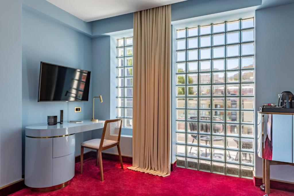 TV a/nebo společenská místnost v ubytování Bazzar Boutique Hotel