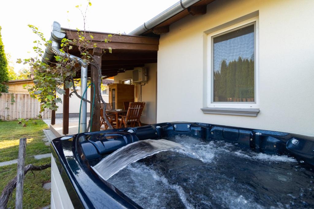 Szelidi Apartmanok - Villa Avec Piscine Privée