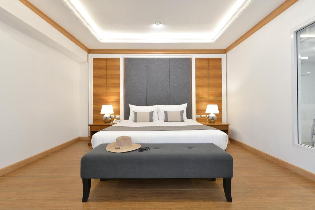 The Beverly Hotel Pattaya - 一卧室套房 - 带起居区