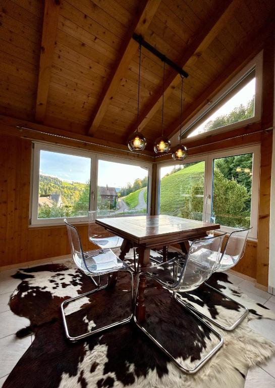 Fotografie z fotogalerie ubytování Wunderschöne Maisonette-Ferienwohnung in stattlichem Toggenburgerhaus v destinaci Sankt Peterzell