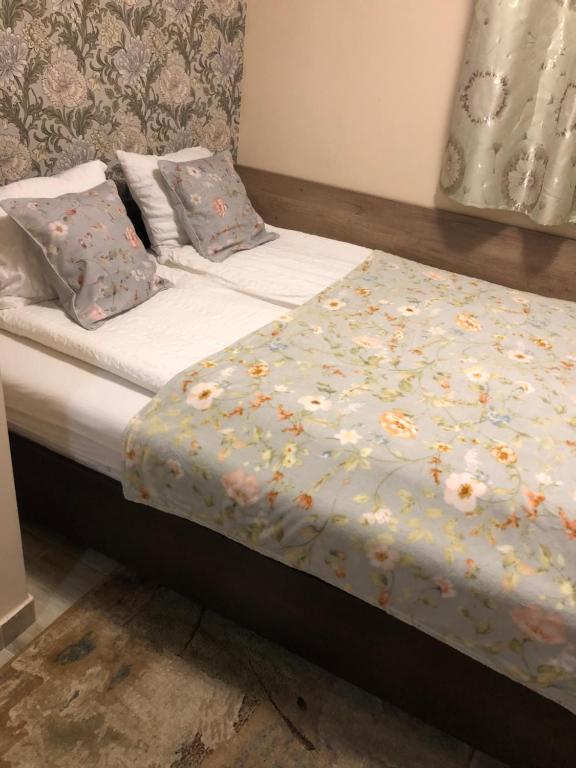 Postel nebo postele na pokoji v ubytování Lídia vendégház