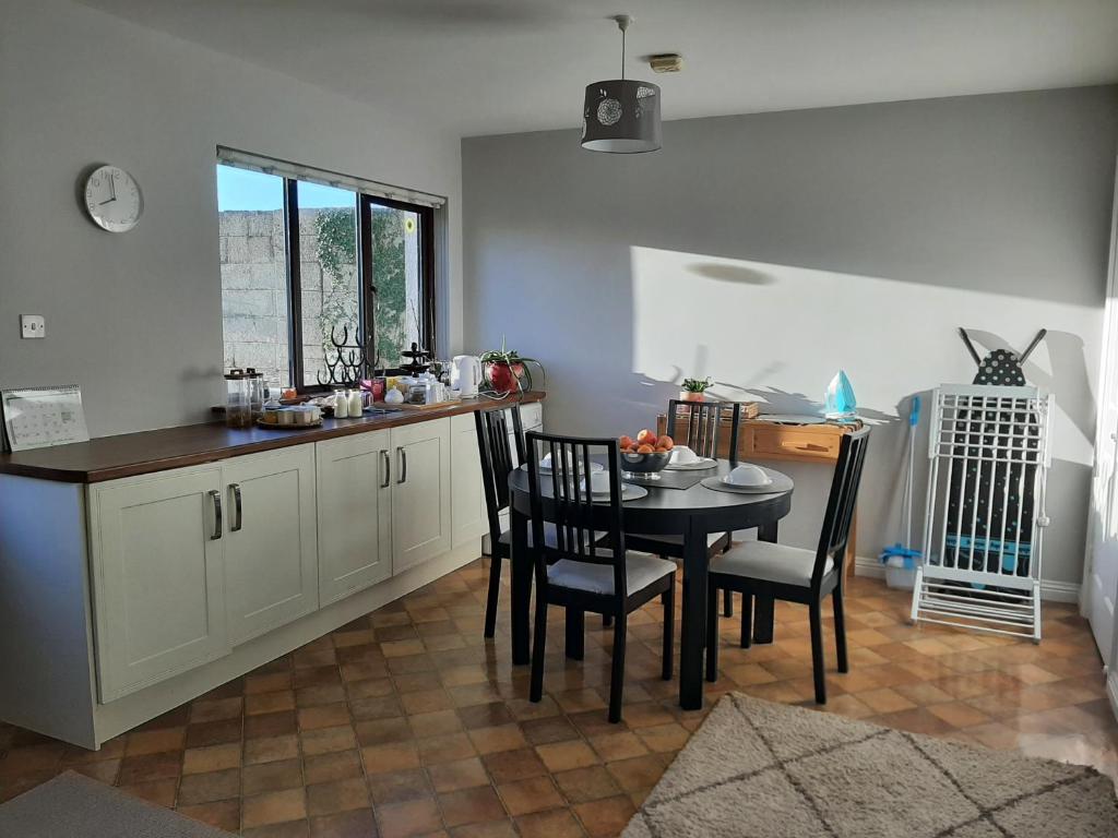 Kuchyň nebo kuchyňský kout v ubytování Ger's Lodging