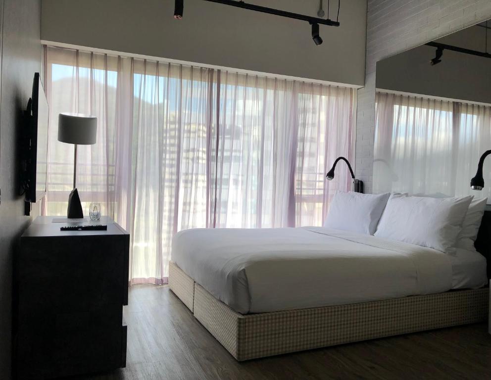 Letto o letti in una camera di Southside by Ovolo
