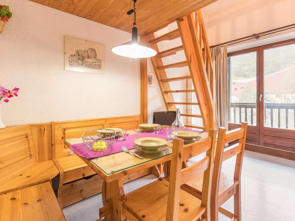 a dining room with a table with bowls on it at Appartement Serre Chevalier, 1 pièce, 4 personnes - FR-1-330F-57 in Serre Chevalier