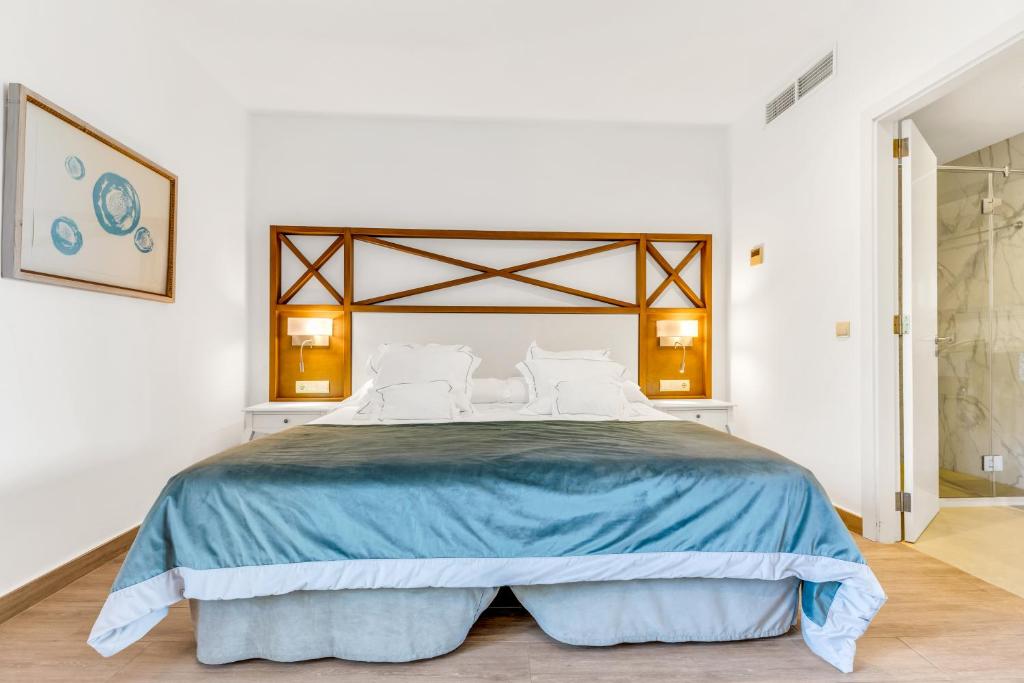 Кровать или кровати в номере Hoposa Costa D'or - Adults Only