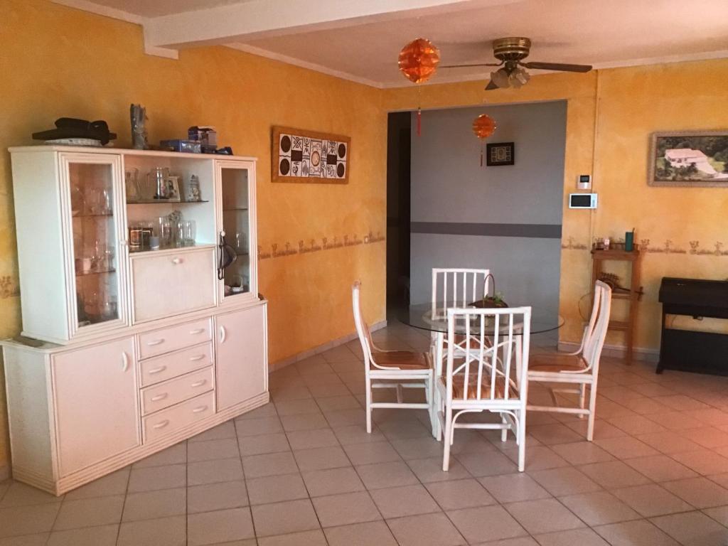 Kuchyň nebo kuchyňský kout v ubytování Location de meublés