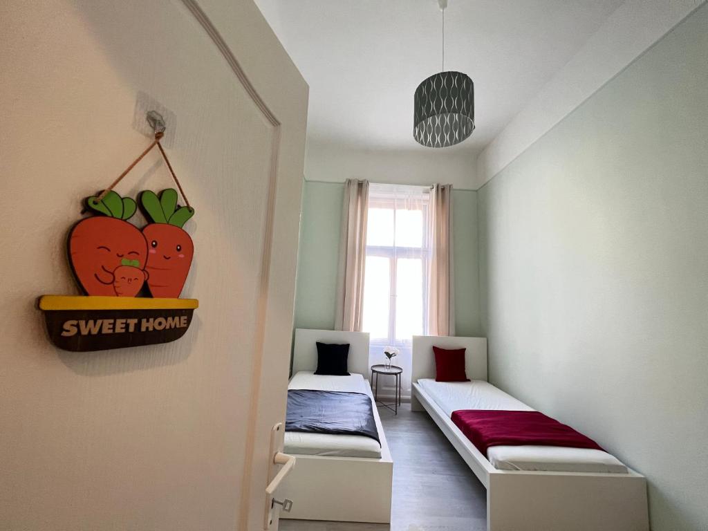 Postel nebo postele na pokoji v ubytování Baross Apartment with Convenience and Style