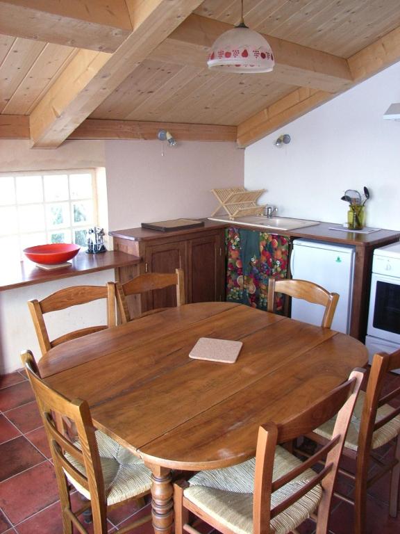 Kuchyň nebo kuchyňský kout v ubytování Le Verger Sous Les Vignes