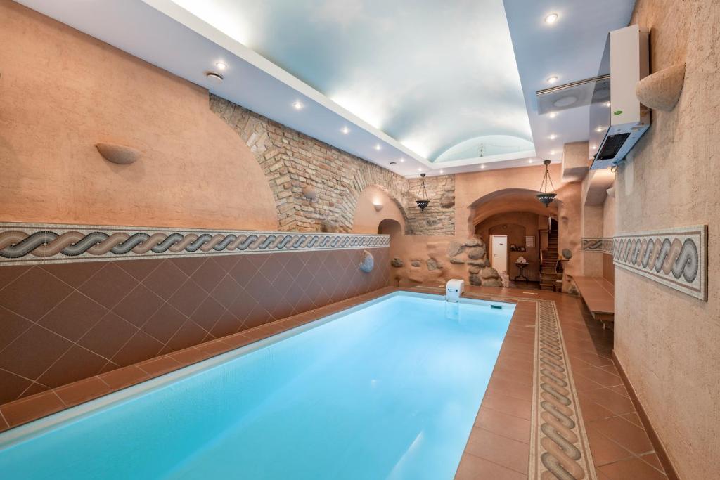 Bazén v ubytování Stikliai Hotel - Relais & Châteaux nebo v jeho okolí