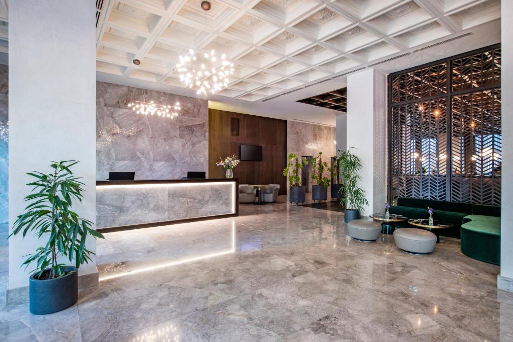 Vstupní hala nebo recepce v ubytování Tbilisi Philharmonic Hotel by Mercure