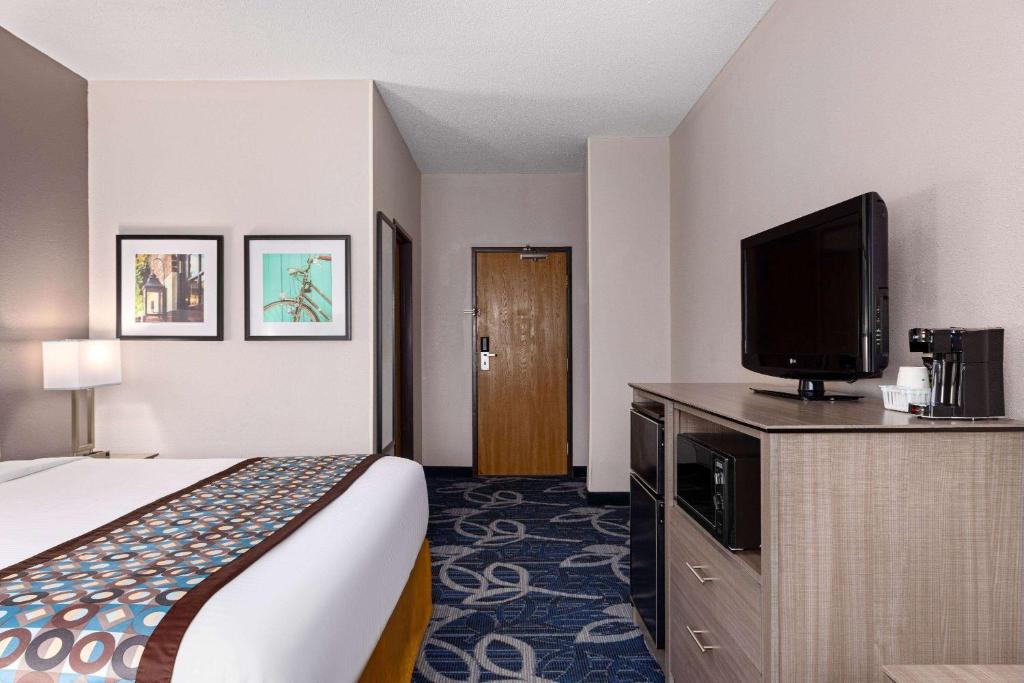 Ein Bett oder Betten in einem Zimmer der Unterkunft Baymont by Wyndham Waterloo