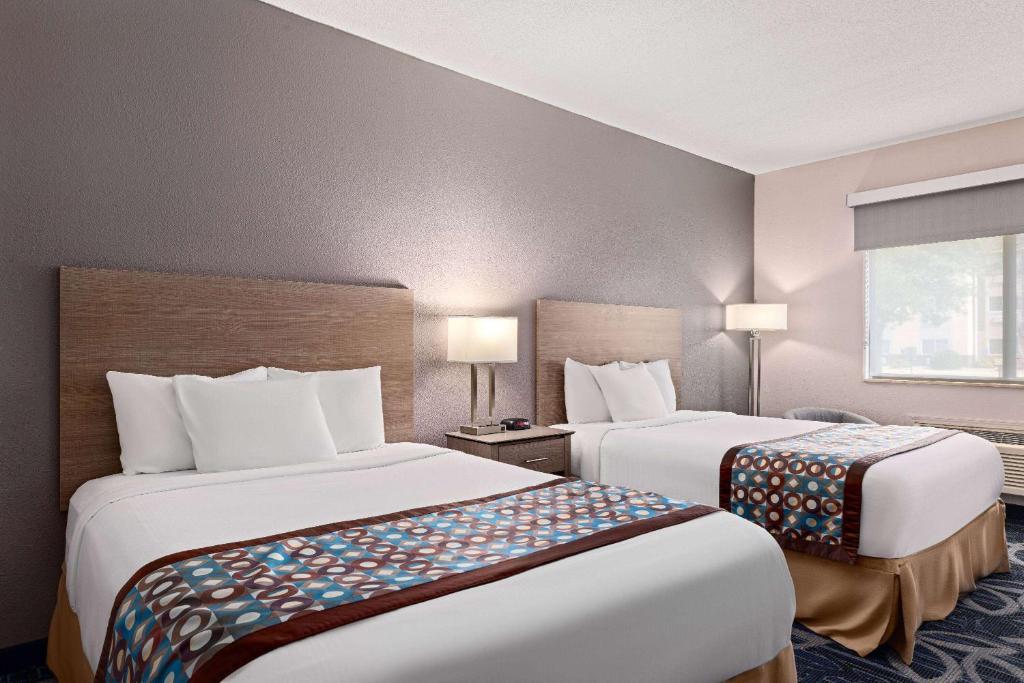 Ein Bett oder Betten in einem Zimmer der Unterkunft Baymont by Wyndham Waterloo