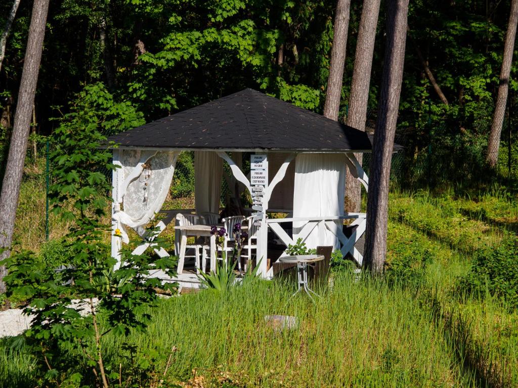 Zahrada ubytování Natura Mierzei 30 - pokoje przy plaży