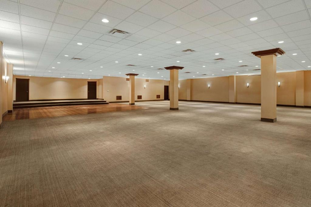 Days Inn by Wyndham Calgary South - Resim 41
