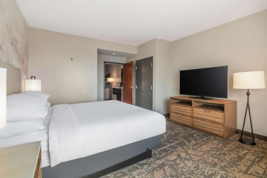 Embassy Suites by Hilton Albuquerque photo