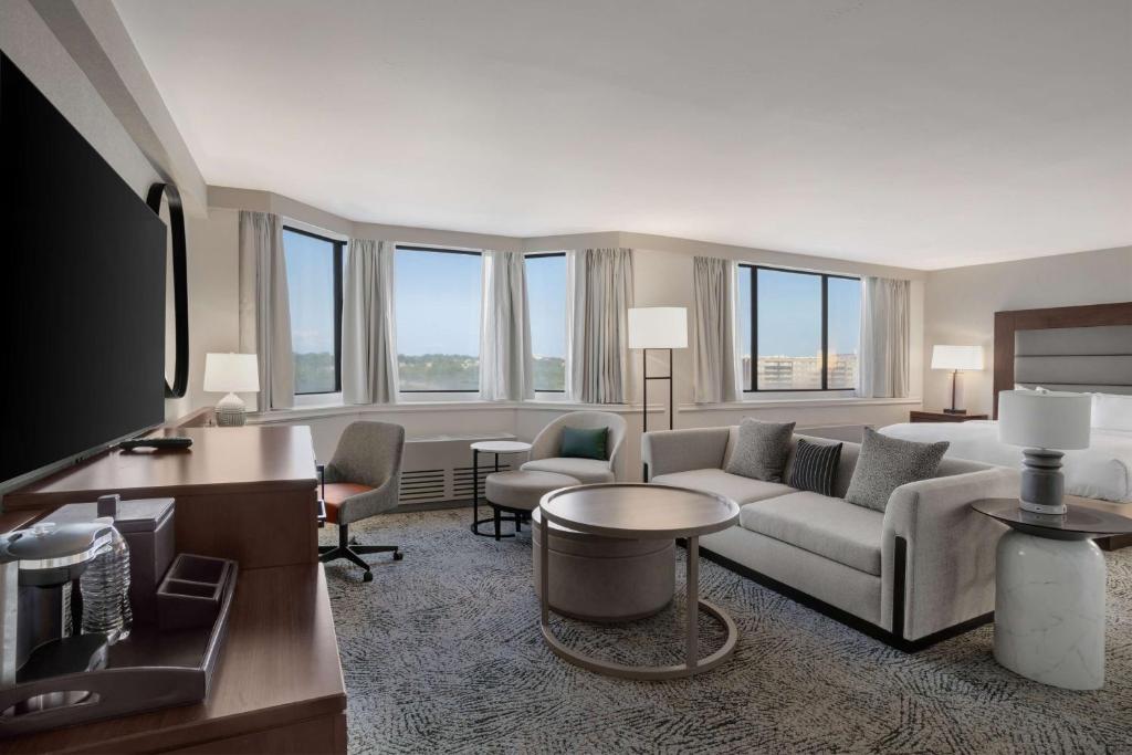 Télévision ou salle de divertissement dans l'établissement Hilton Arlington National Landing