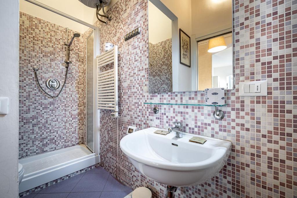 Koupelna v ubytování Roommo Cimabue