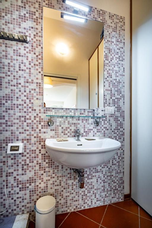 Koupelna v ubytování Roommo Cimabue