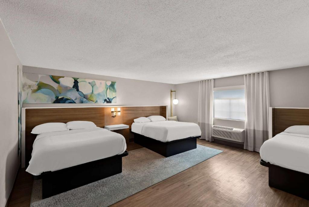 Wyndham Garden Ankeny - Superior Queen Room - Non-Smoking