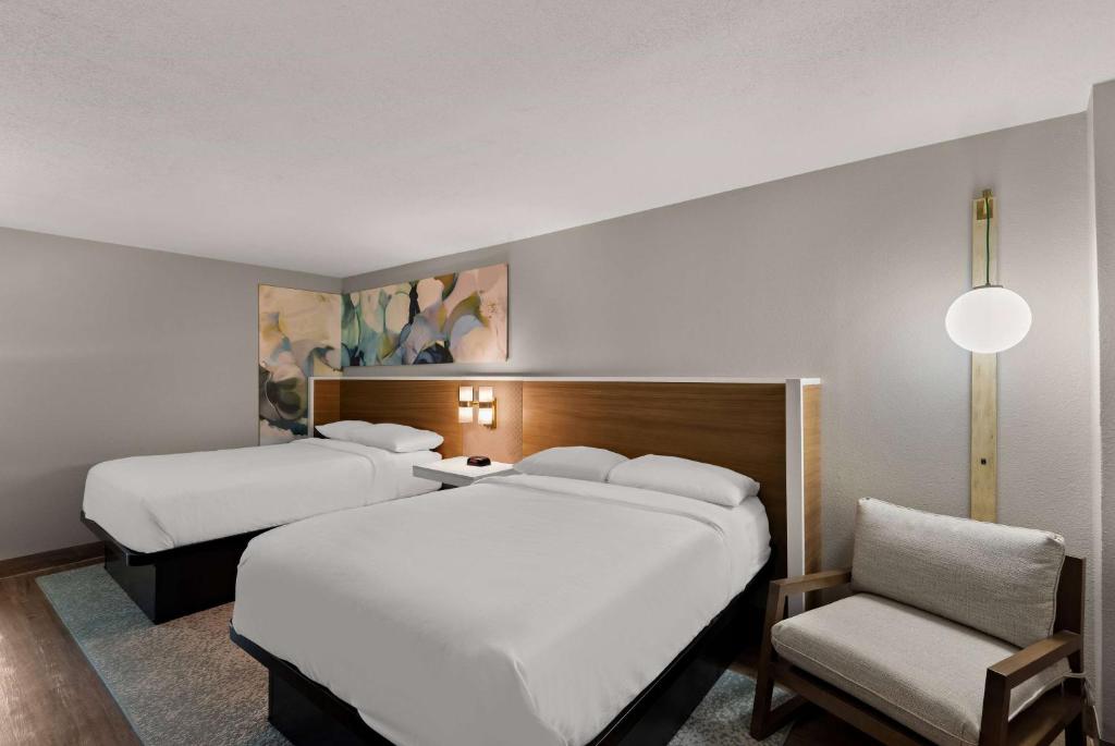 Wyndham Garden Ankeny - Deluxe Queen Room - Disability Access/Non-Smoking