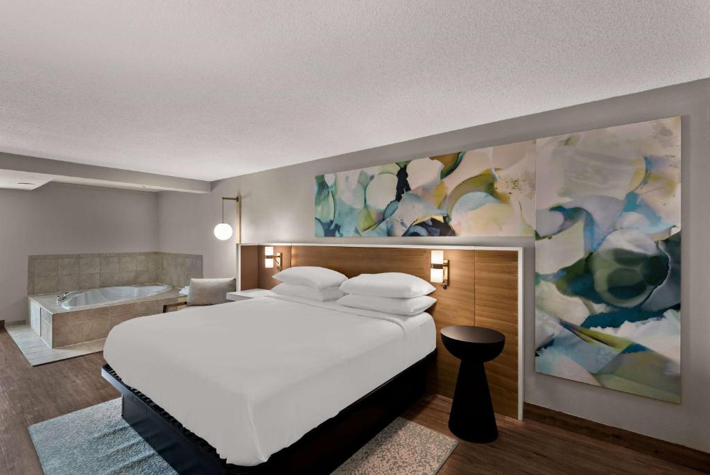 Wyndham Garden Ankeny - King Studio Suite - Non-Smoking
