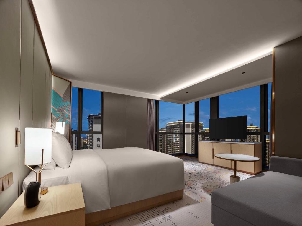 Postel nebo postele na pokoji v ubytování Doubletree By Hilton Nanning Wuxiang