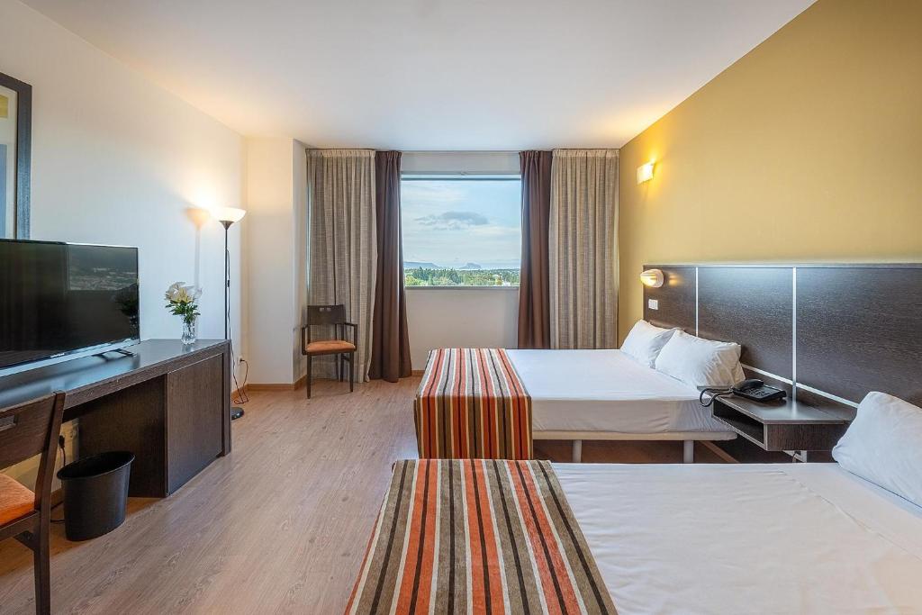 
Double or Twin Room (2 Adults + 1 Child)
