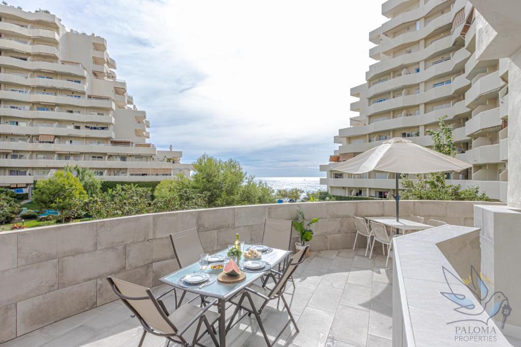 Fotografia z galérie ubytovania Benal Beach 2BDR beachfront apartment with water park v destinácii Benalmádena