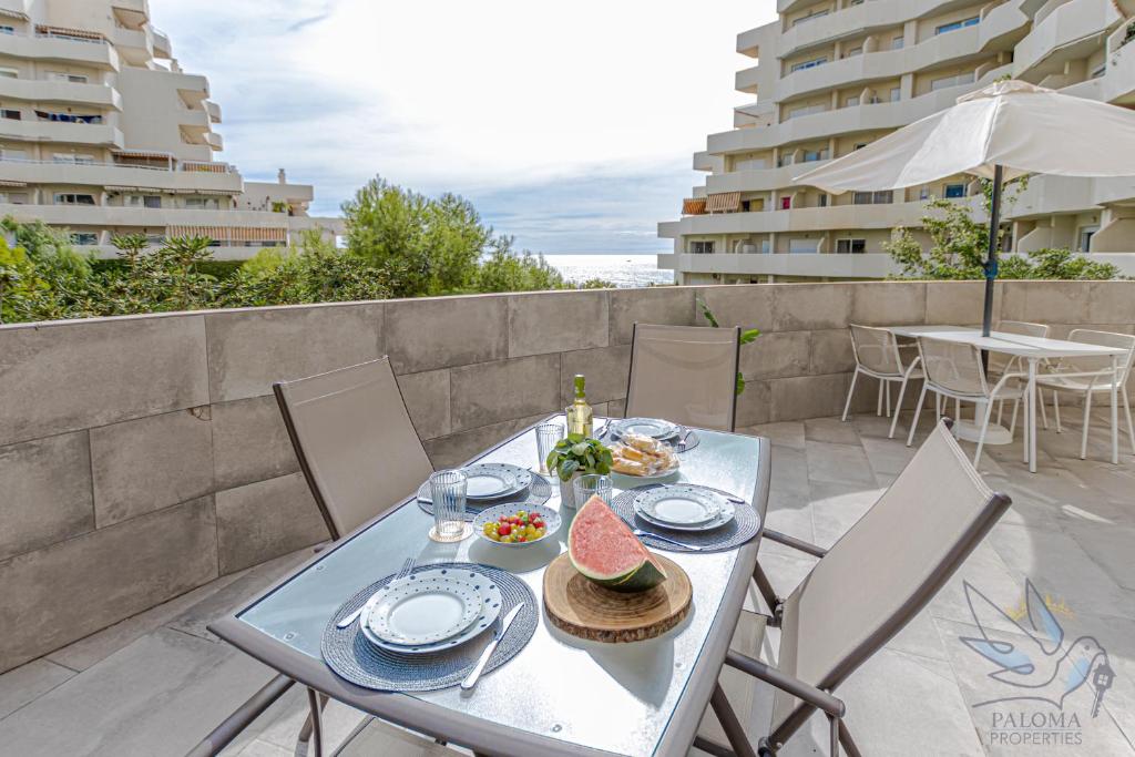Fotografia z galérie ubytovania Benal Beach 2BDR beachfront apartment with water park v destinácii Benalmádena