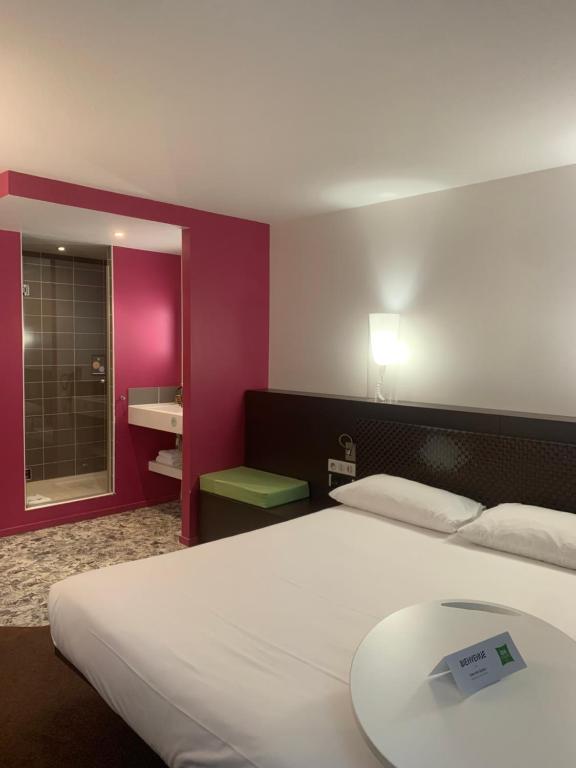 Postel nebo postele na pokoji v ubytování ibis Styles Lorient Caudan