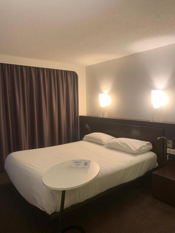 Postel nebo postele na pokoji v ubytování ibis Styles Lorient Caudan