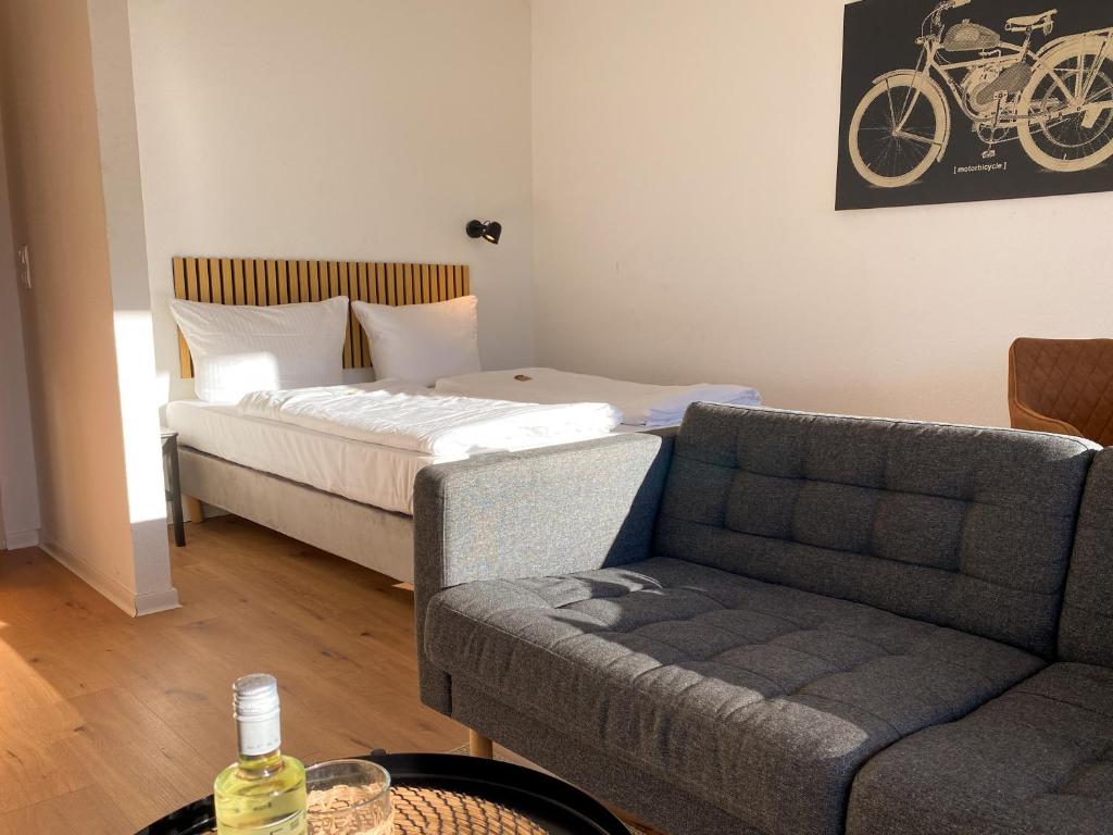 a living room with a bed and a couch at Central Apartment Rhein Neuss-Düsseldorf Messe in Neuss